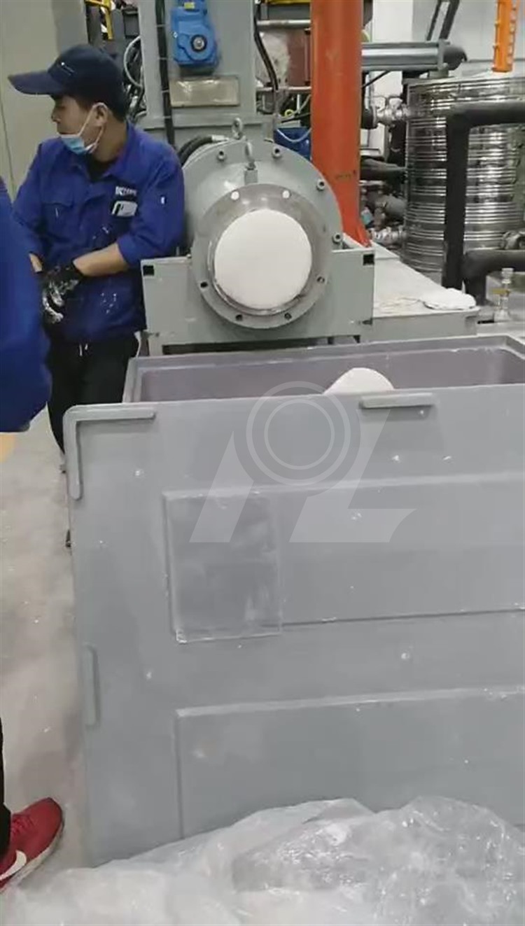 2，上料，捏合精煉